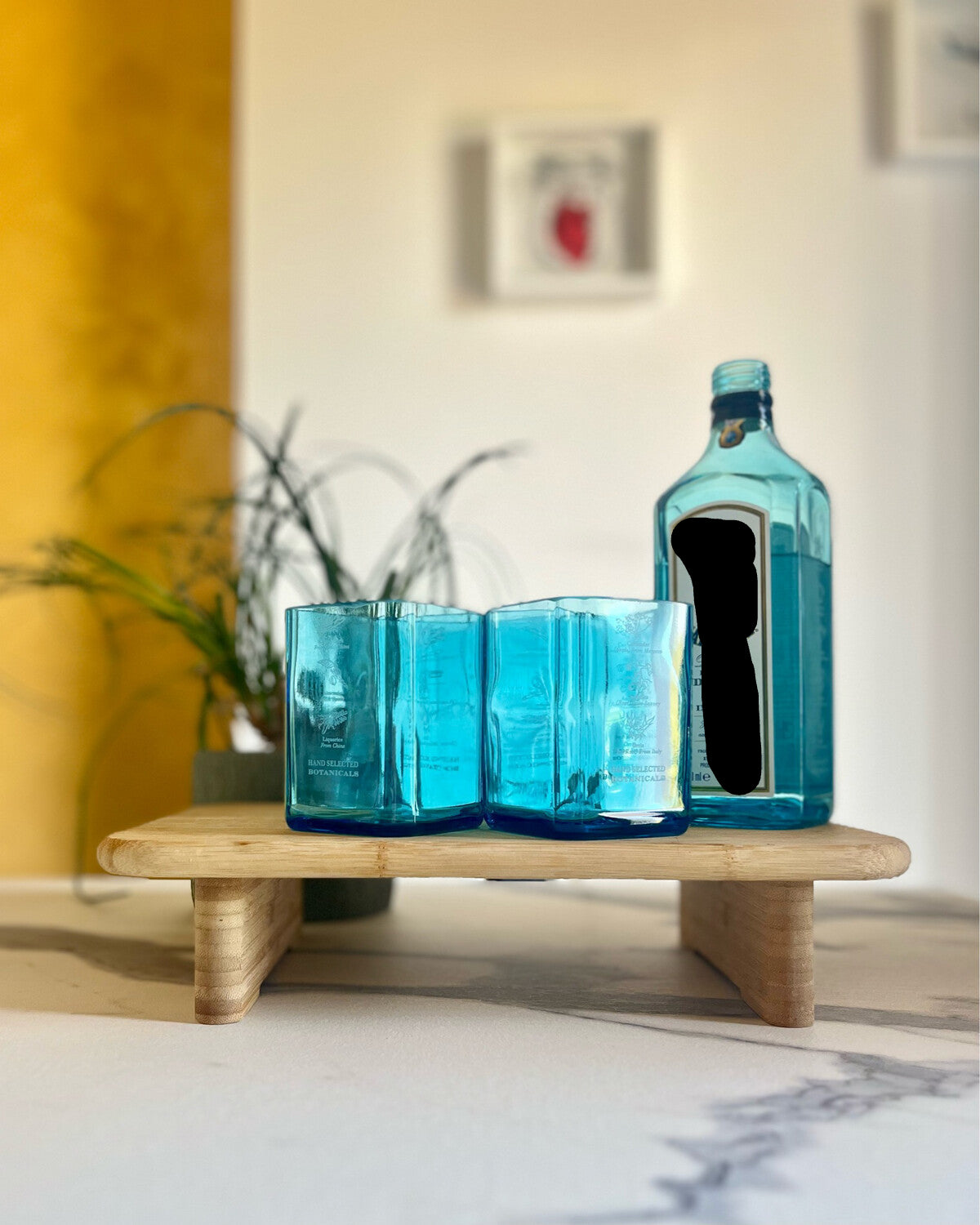 Bicchieri di design in vetro blu da bottiglie Bombay Gin riciclate