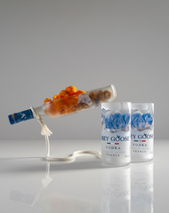 Set aperitivo da bottiglia Grey Goose riciclata con porta snack su supporto in corda e bicchieri vetro design