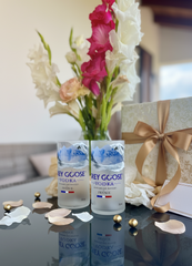 Bicchieri Grey Goose in vetro riciclato confezionati come idea regalo elegante con packaging e dettagli raffinati