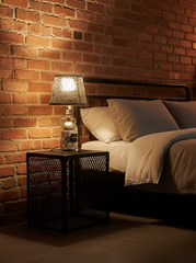 Lampada Kraken design con paralume traforato in camera da letto stile industriale