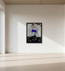 Quadro Rosso Milano Artigianale – Pezzo Unico con Bottiglia Originale e Rose Naturali