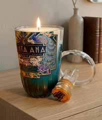 Candela di Design Santa Ana Florale – Idea Regalo Artigianale in Bottiglia Riciclata