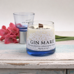 Candela di design in bottiglia Gin Mare riciclata, creazione artigianale profumata perfetta come idea regalo raffinata