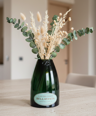 Vaso in vetro riciclato Bellavista con taglio artigianale, dettaglio del bordo e spessore del vetro
