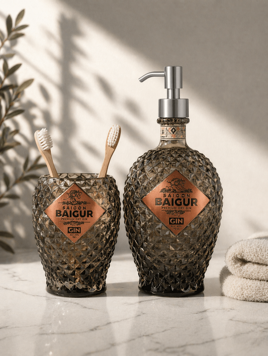 Set Bagno Design Baigur Gin – Dispenser Sapone & Portaspazzolini in Bottiglia Upcycled