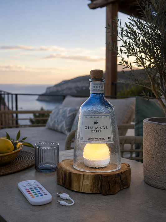 Lampada Gin Mare Capri RGB – Lampada Artigianale da Bottiglia Originale Riciclata (incisione personalizzata)