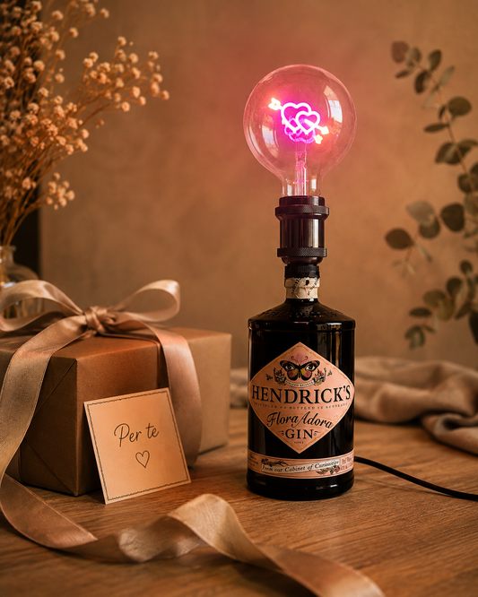 Lampada da Bottiglia Hendrick’s FloraAdora – Cuore Luminoso
(incisione personalizzata)