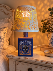 Lampada artigianale da bottiglia Amuerte con paralume design in acciaio