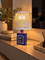 Lampada artigianale da bottiglia Amuerte con paralume design in acciaio